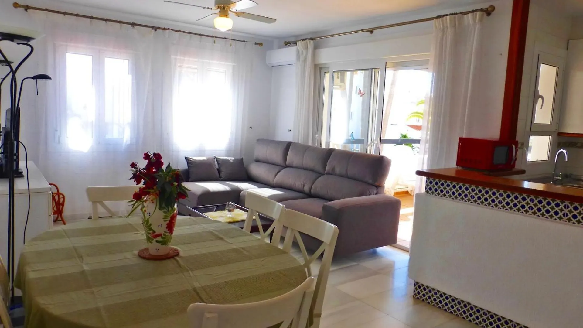 Nice 2 Bedroom Apartment Roquetas de Mar