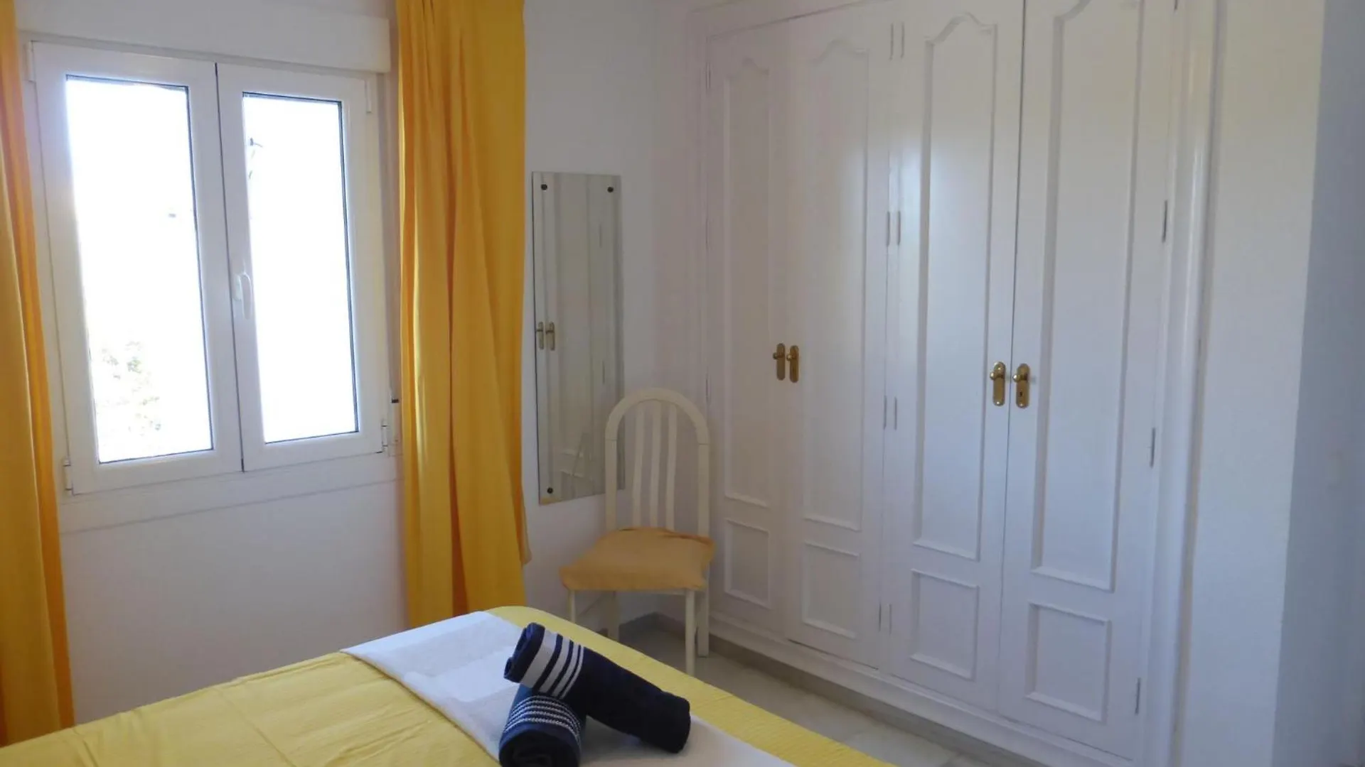 Nice 2 Bedroom Apartment Roquetas de Mar 0*,  İspanya